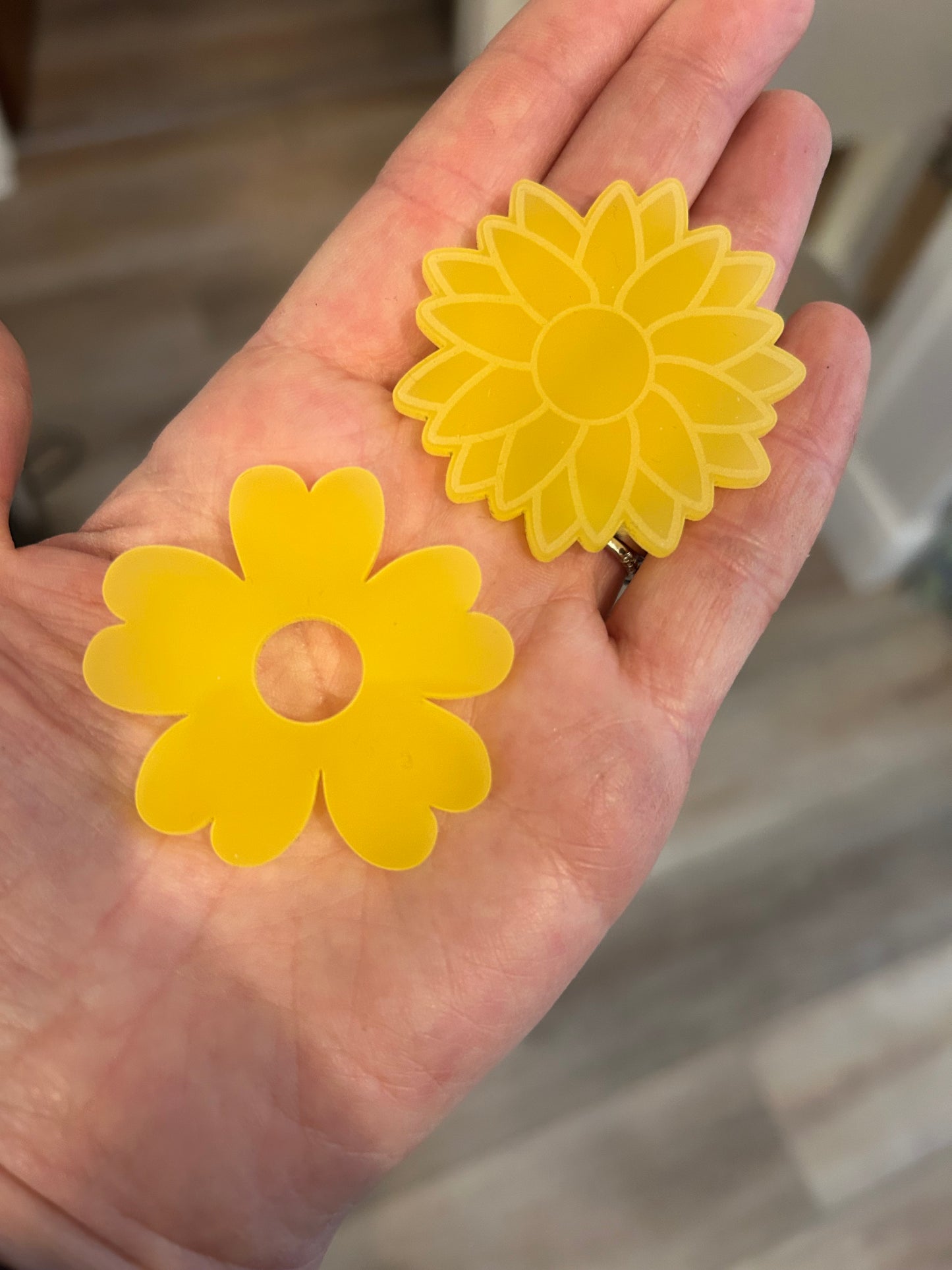 8 acrylic flower loose parts