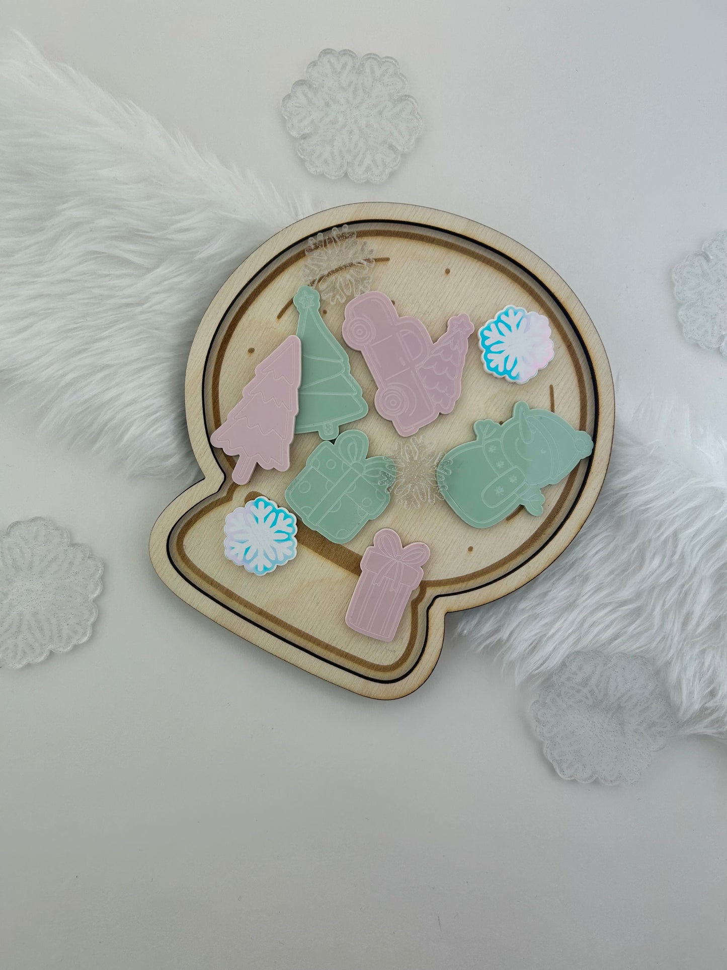 Snow globe tray and loose parts