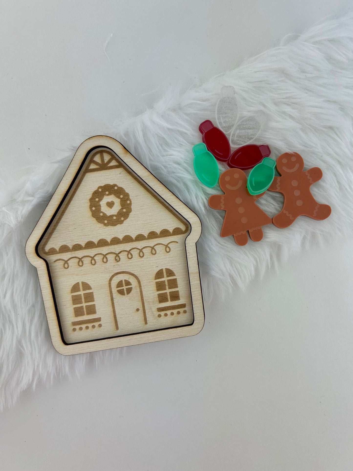 Mini gingerbread house tray & loose parts