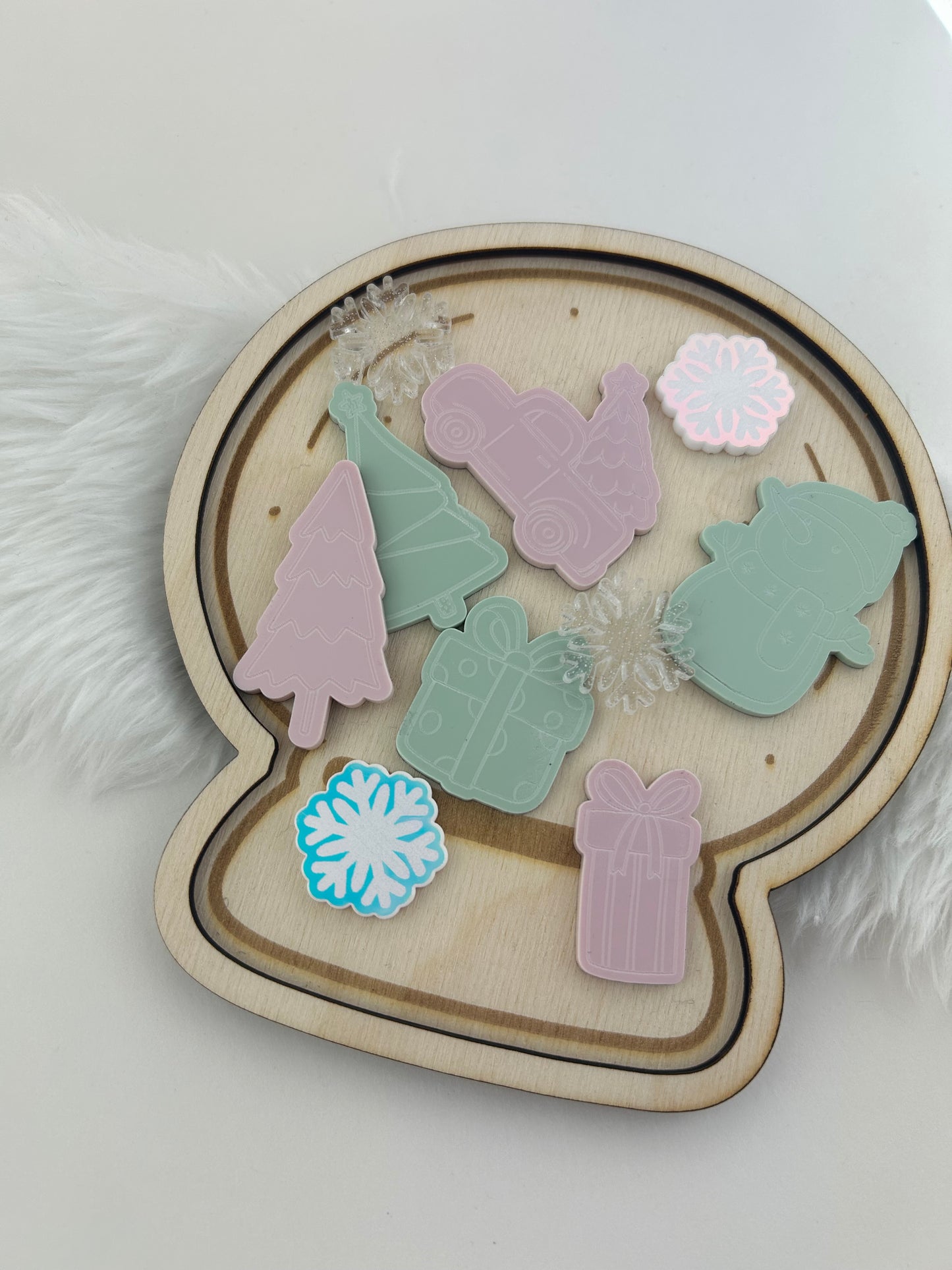 Snow globe tray and loose parts